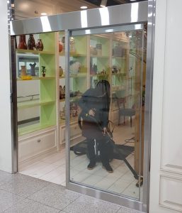 Cửa kính khung inox cửa hàng