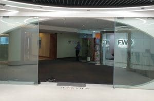cửa kính lùa 2 cánh tự động văn phòng công ty