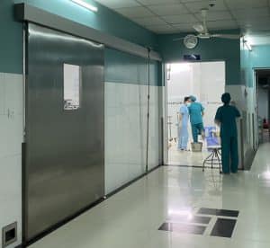 cửa inox phòng mổ bệnh viện