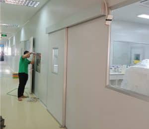 Cửa lùa 1 cánh panel phòng thí nghiệm công ty SGS TÂN BÌNH